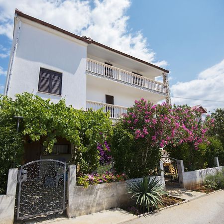Apartments Petrcane Welcome Exterior photo