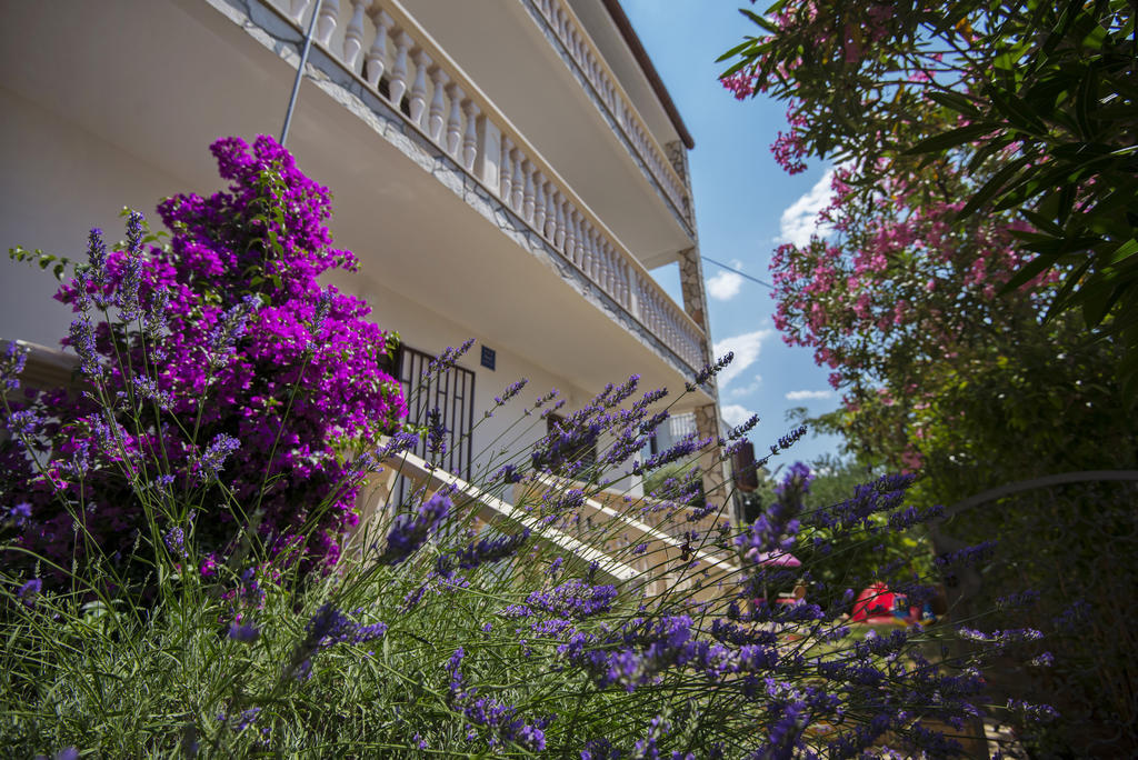 Apartments Petrcane Welcome Exterior photo